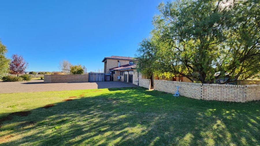 6 Bedroom Property for Sale in Groenvlei Free State
